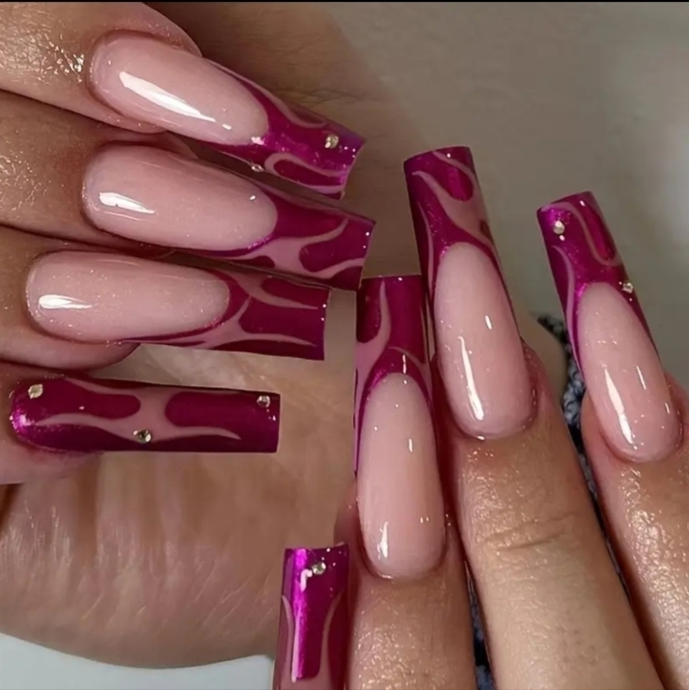 24 Pieces press on nails